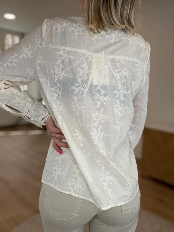 Chemisier Brodé Écru – Détails Floraux Romantiques | Dream By C