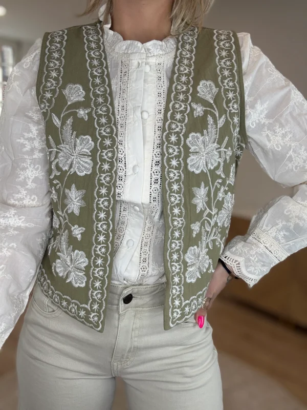 Chemisier Brodé Écru – Détails Floraux Romantiques | Dream By C