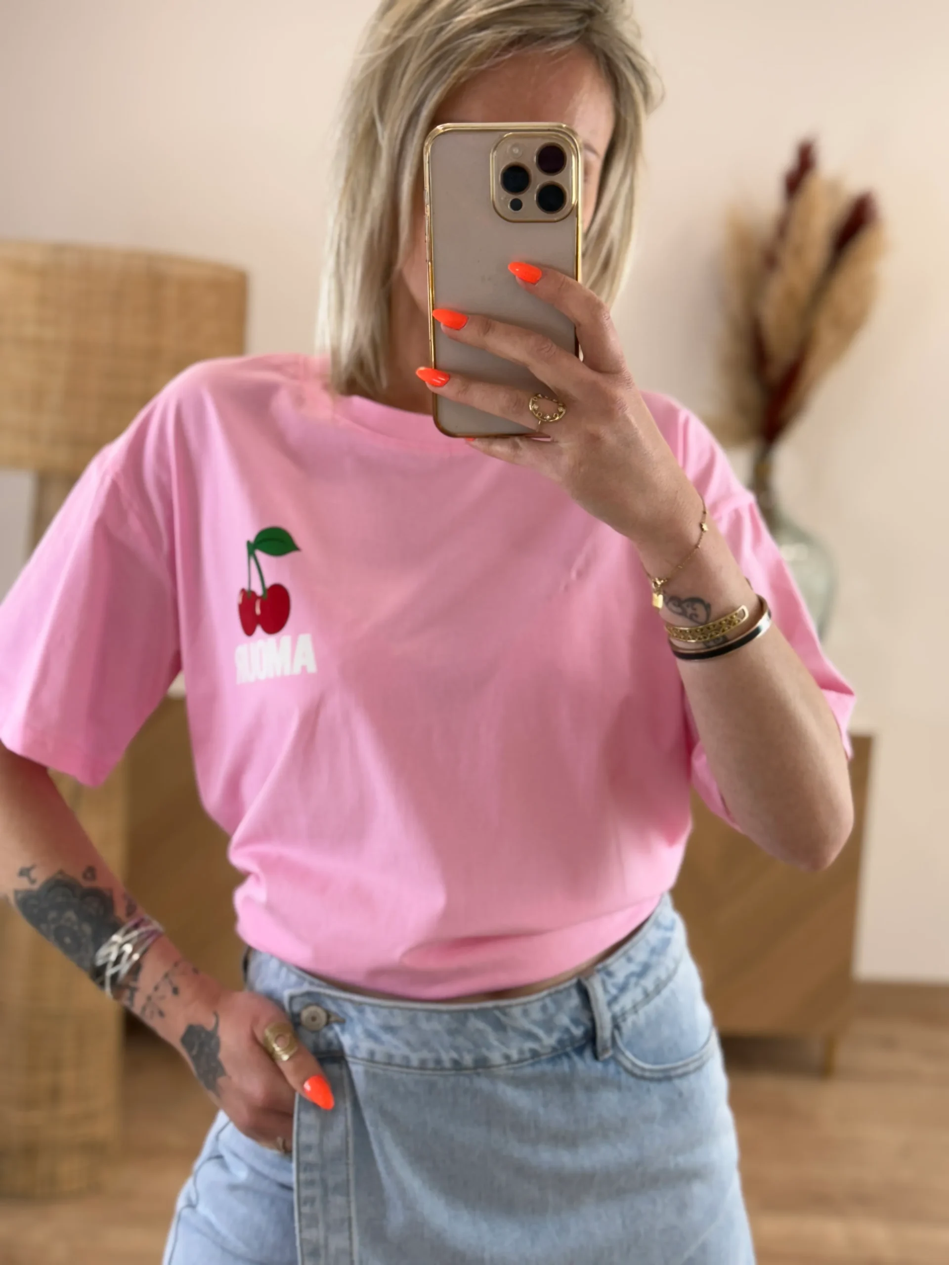 T-shirt Femme Essence - Taille 22 - Rose Cerise - Décolleté Fleur Brodée - Occasion Très Bon état