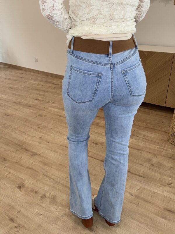 Jeans flare femme – coupe galbante, bleu clair, taille moyenne !