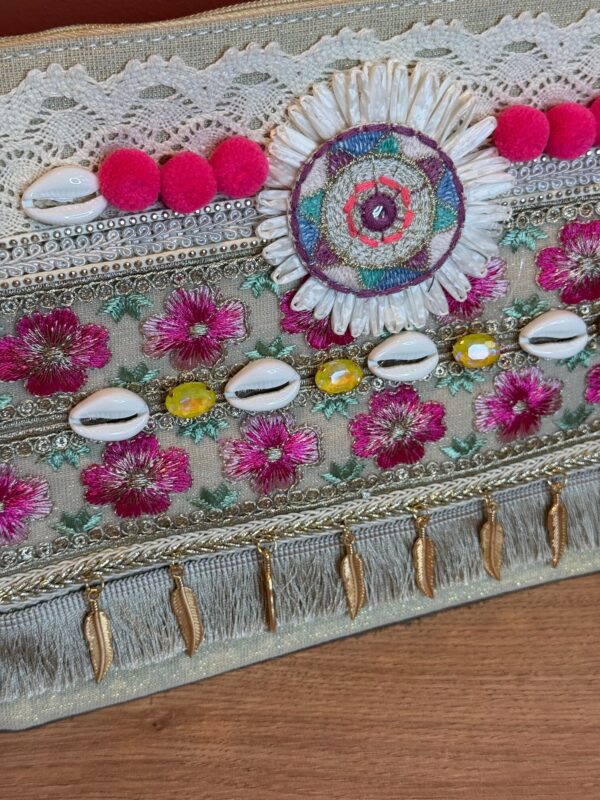 Pochette avec coquillage – Style bohème en coton et jute