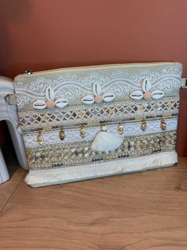 Pochette avec coquillage – Style bohème en coton et jute