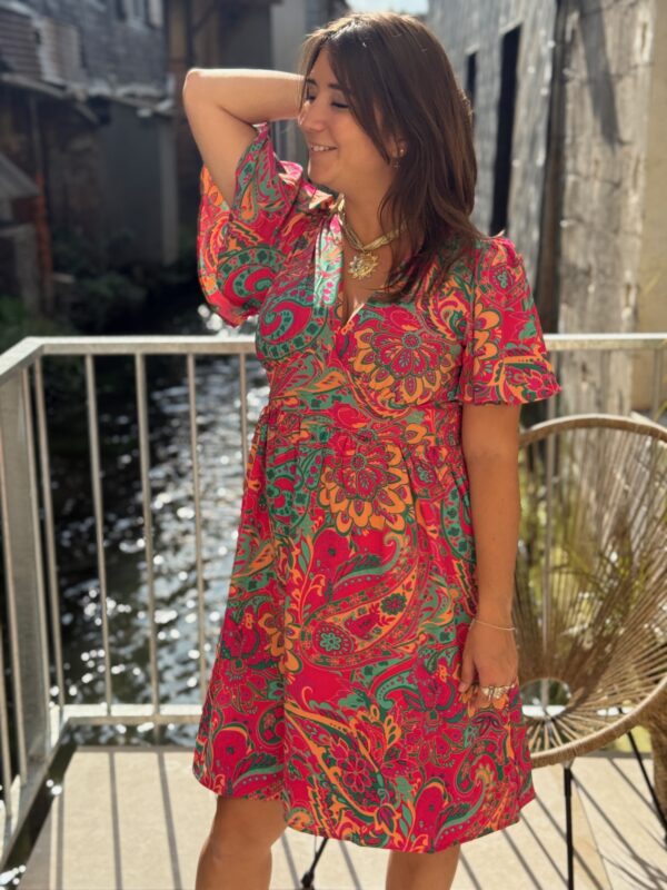 Robe Courte Cachemire Colorée – Élégante et Vibrante