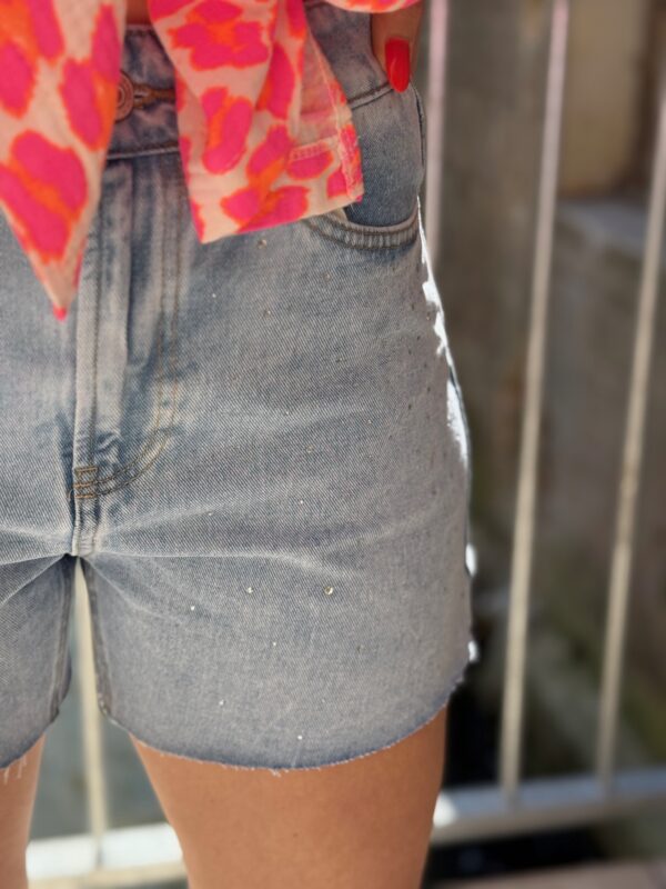 Short Strass – Bleu clair, taille moyenne, effet déchiré tendance