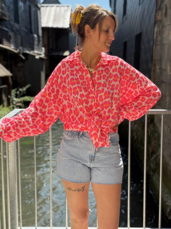 Short Strass – Bleu clair, taille moyenne, effet déchiré tendance