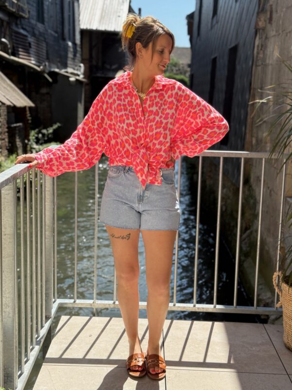 Short Strass – Bleu clair, taille moyenne, effet déchiré tendance