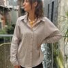 Chemise à rayures femme – Coupe oversize taupe et blanc