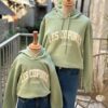 Sweat vert sauge enfants – Sweat Les Copines à capuche