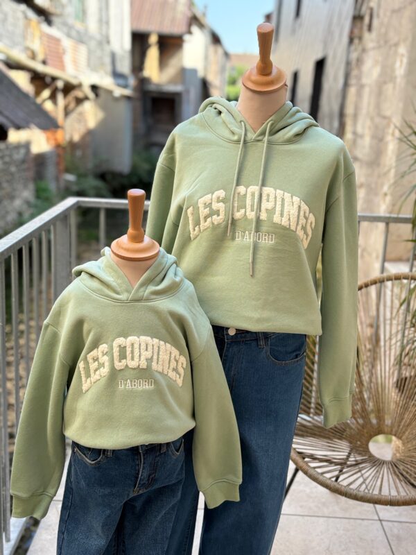 Sweat vert sauge enfants – Sweat Les Copines à capuche