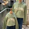 Sweat vert sauge enfants – Sweat Les Copines à capuche