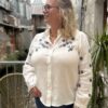 Chemise blanche grande taille – coton et broderies élégantes !