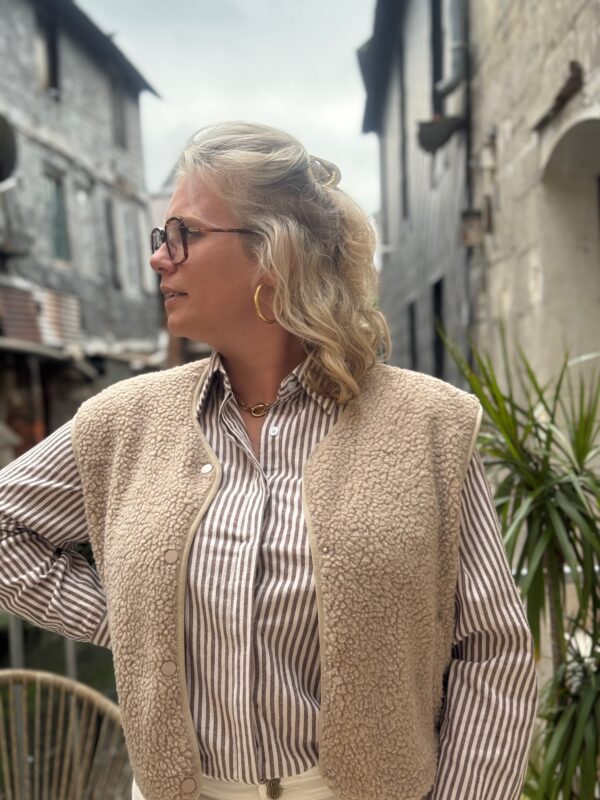Chemise grande taille femme – Rayée taupe élégante