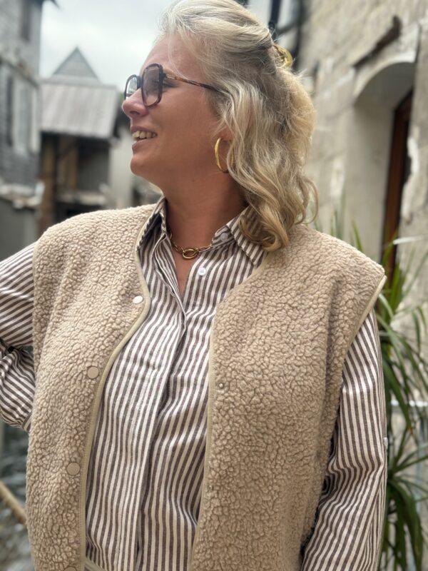 Chemise grande taille femme – Rayée taupe élégante