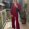 Combinaison bordeaux femme élégante – style chic et moderne !