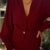 Combinaison bordeaux femme élégante – style chic et moderne !
