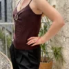 Débardeur chocolat femme chic à boucle dorée