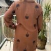 Robe marron chocolat femme – droite à broderies chic !