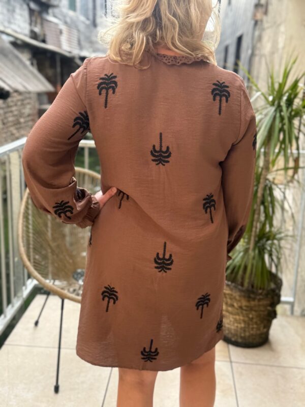 Robe marron chocolat femme – droite à broderies chic !
