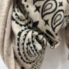 Bandana beige – foulard carré doux et tendance