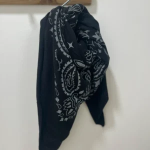 Bandana noir – foulard carré chic et intemporel - Dream By C