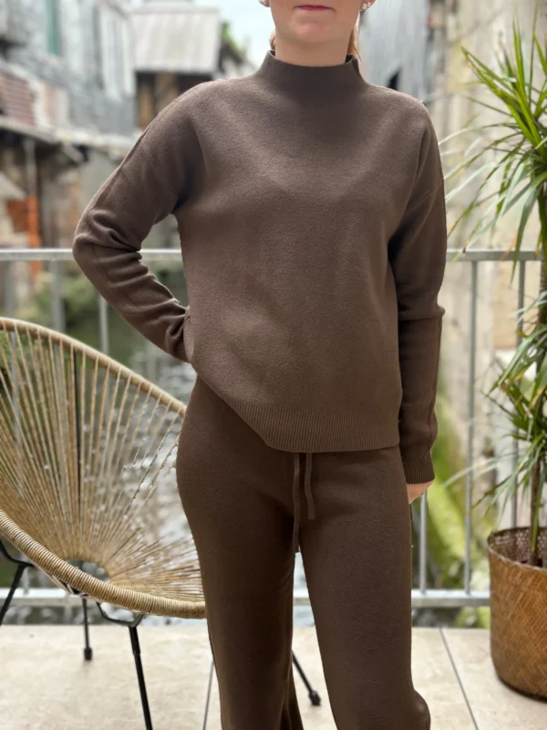 Col cheminée femme – Pull doux et élégant en maille fine