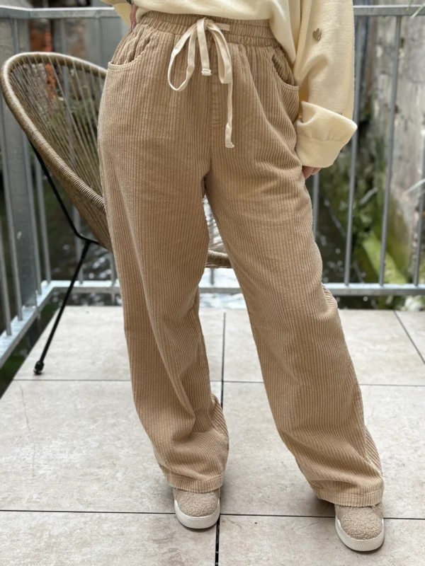 Pantalon velours beige femme – Doux, chic et confortable