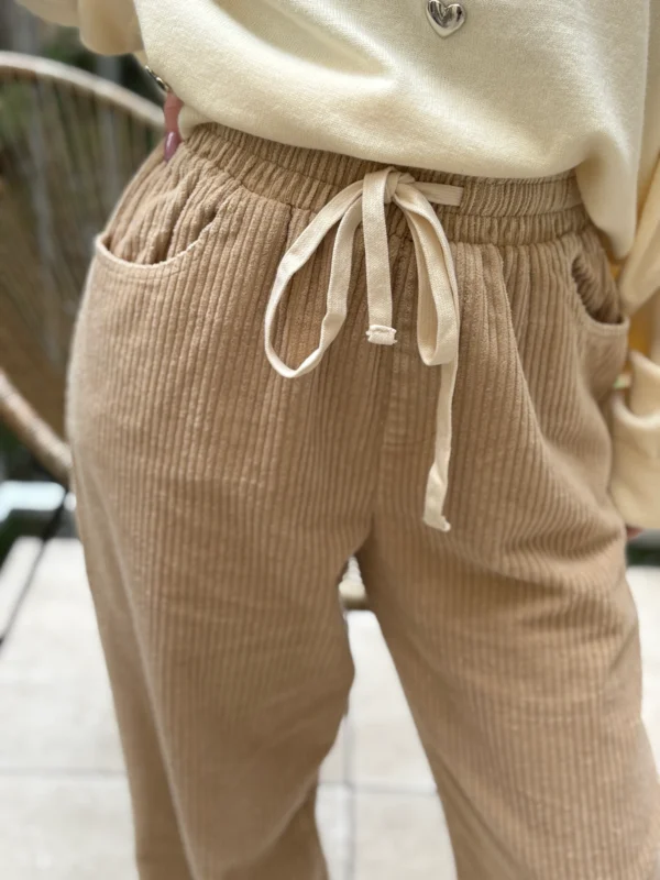 Pantalon velours beige femme – Doux, chic et confortable
