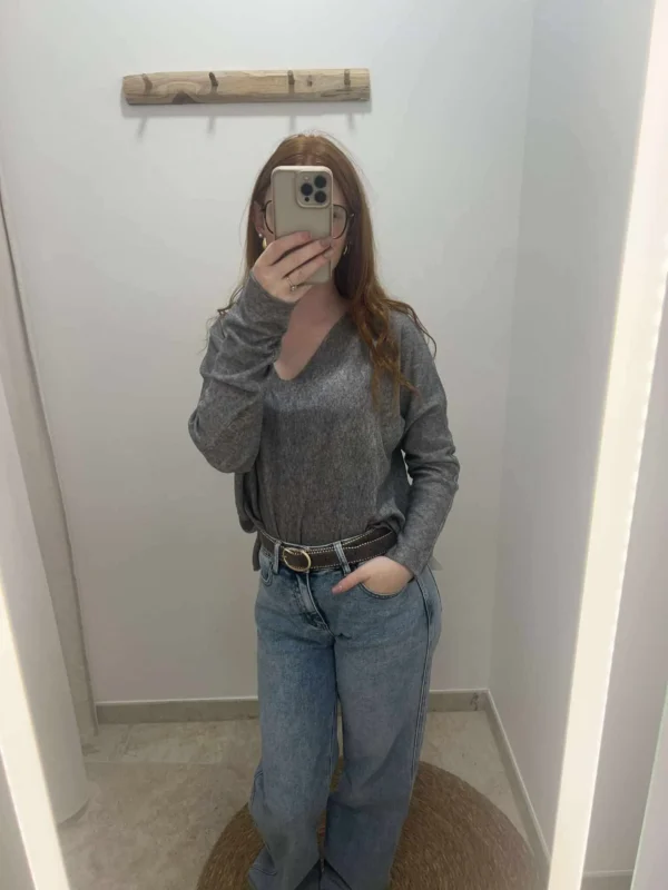 Pull doux femme col V – Confort, chaleur et élégance colorée