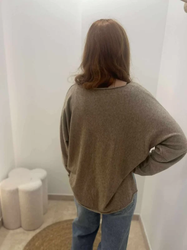 Pull doux femme col V – Confort, chaleur et élégance colorée