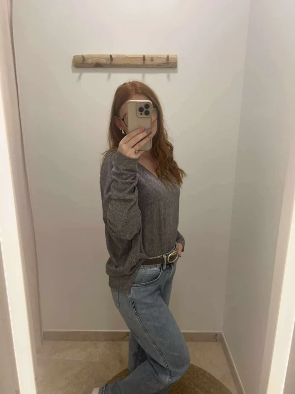 Pull doux femme col V – Confort, chaleur et élégance colorée