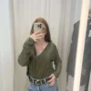 Pull doux femme col V – Confort, chaleur et élégance colorée