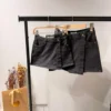 Jupe short femme noir – Élégante et brodée d’un cœur doré