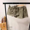Jupe short léopard femme – Chic et brodée d’un cœur doré