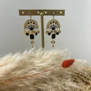 Boucle d’oreille pampille noire dorée - Dream By C