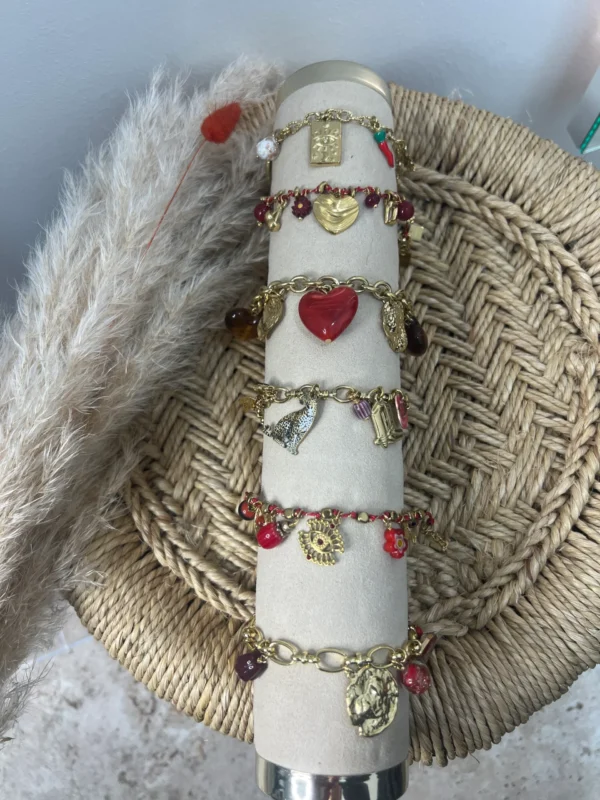 Bracelets breloques rouge et doré – Tendance & élégants