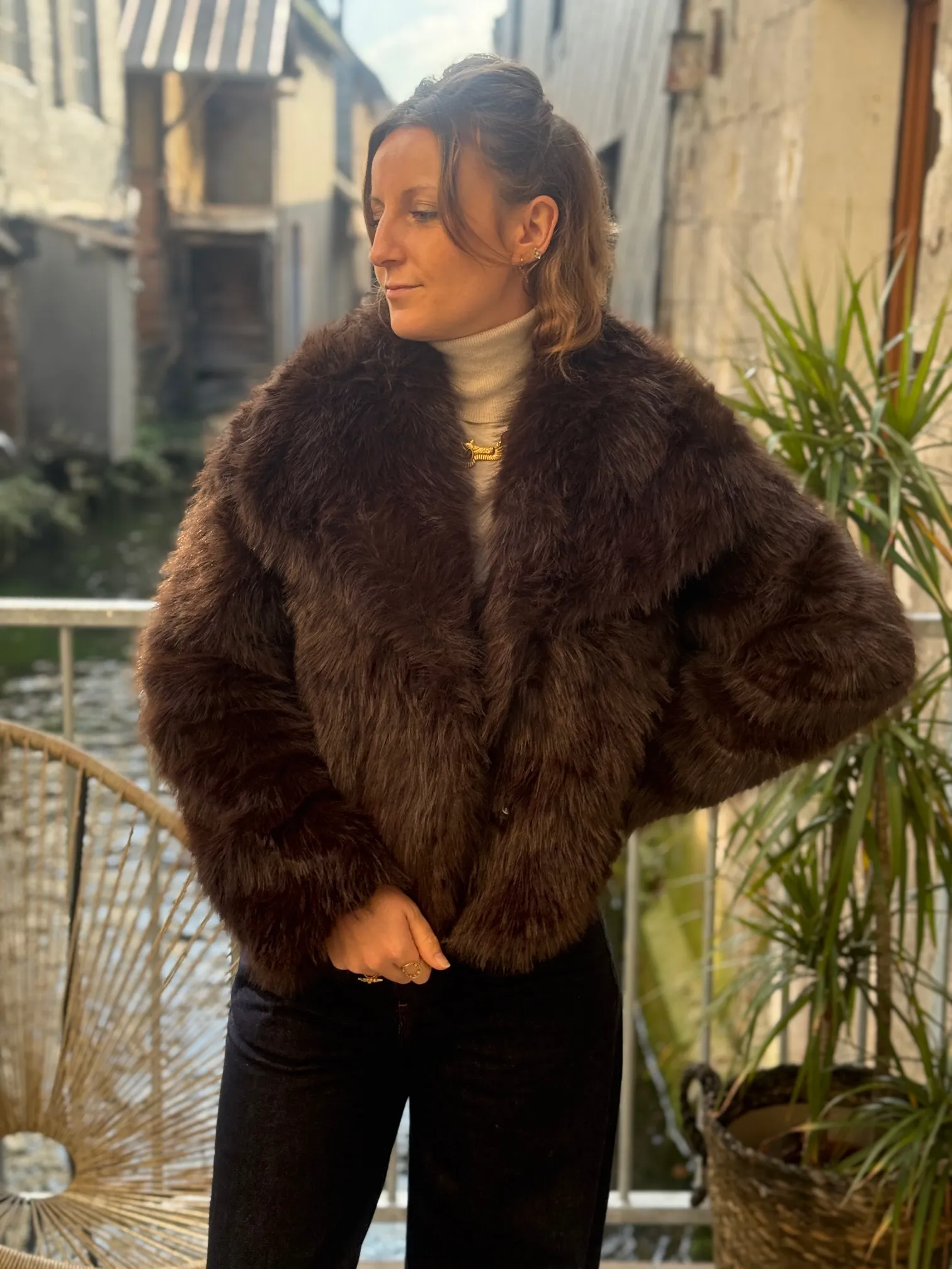 Vanessa Bruno Sacs bandoulière Moon Moyen En Suede Et Fausse Fourrure