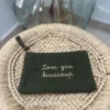 Pochette en velours Love you beaucoup – Kaki & doré