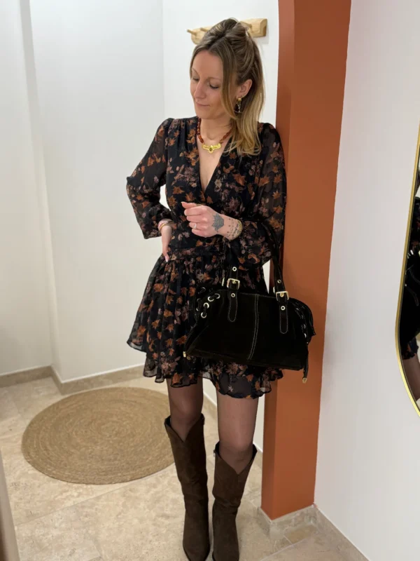 Robe courte fleurie noire manches bouffantes