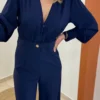 Combinaison femme bleu marine élégante et fluide