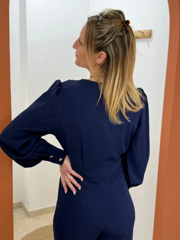 Combinaison femme bleu marine élégante et fluide