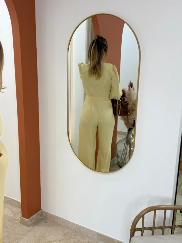 Combinaison jaune femme élégante pantalon fluide
