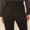 Jean noir femme taille haute coupe droite