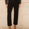 Jean noir femme taille haute coupe droite