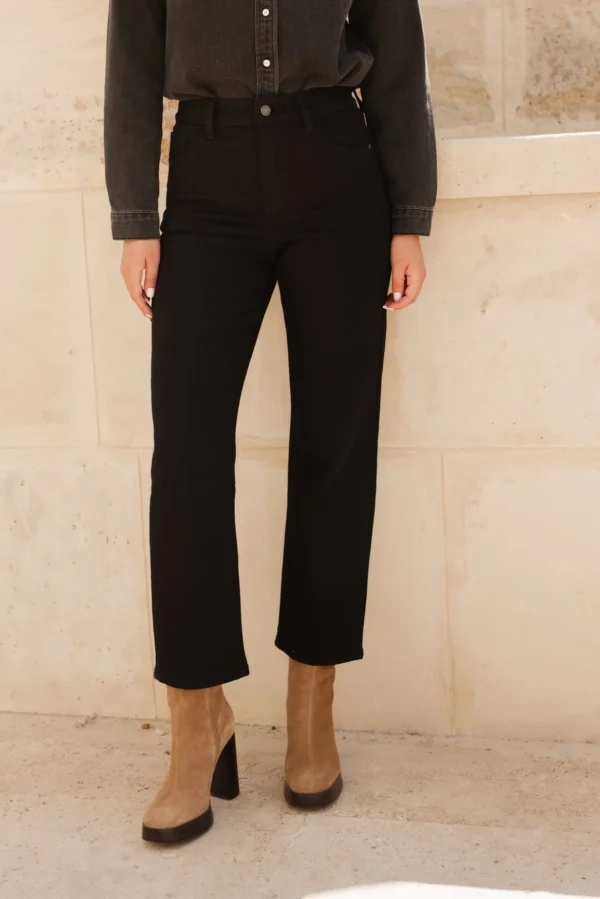 Jean noir femme taille haute coupe droite