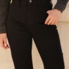 Jean noir femme taille haute coupe droite