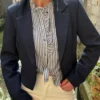 Blazer court femme cintré – Bleu marine camel écru | Dream By C