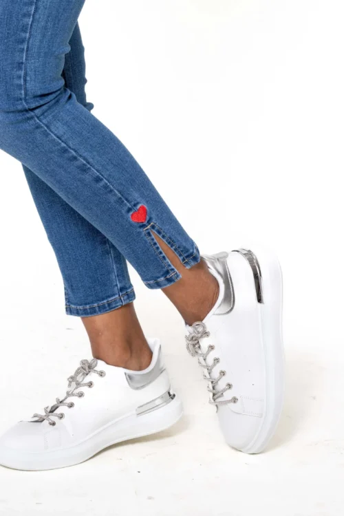 Jean slim femme brodé cœur rouge – 7/8 bleu | Dream By C