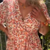 Robe courte cache cœur grande taille fleurie écru | Dream By C