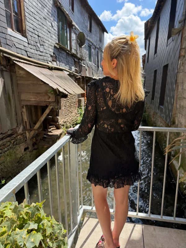 Robe courte dentelle noire, volants & laçage | Dream By C