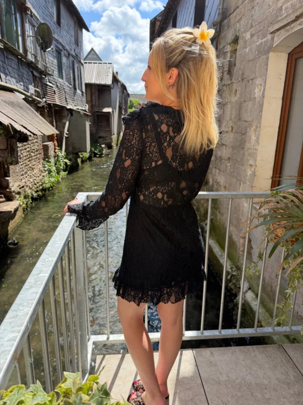 Robe courte dentelle noire, volants & laçage | Dream By C